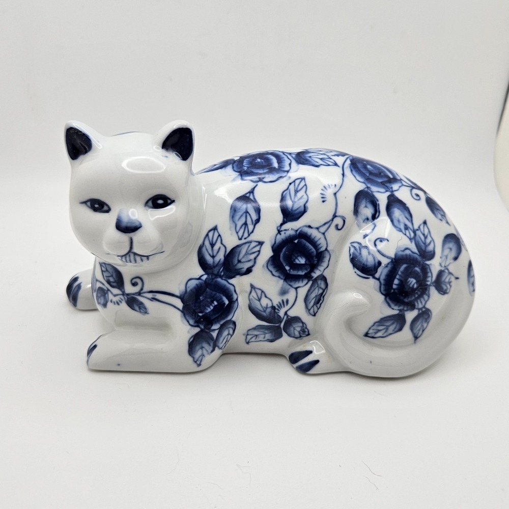 Bella Casa‎ by Ganz Blue & White Floral Cat Figurine Delft Style Porcelain 5"